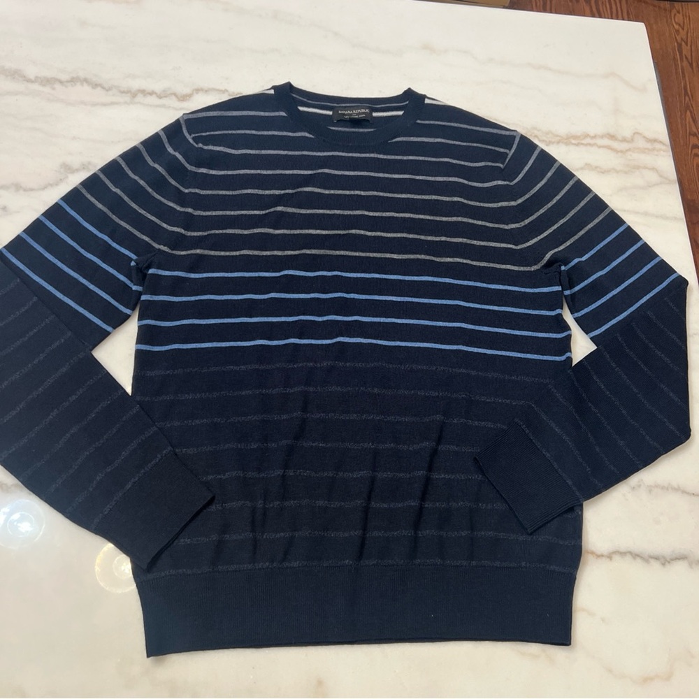 Banana Republic Men's Pullover Blue Striped Sweater 100% Merino Wool Size Medium